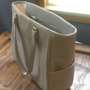 Thirty-One Cindy Tote Ltd